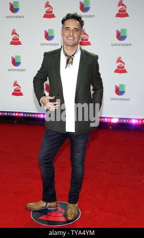 Jorge Drexler kommt auf dem roten Teppich für die 19 Latin Grammy Awards in der MGM Garden Arena in Las Vegas, Nevada am 15. November 2018. Foto von James Atoa/UPI Stockfoto