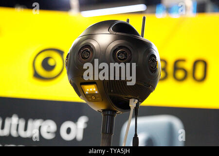 Eine Nahaufnahme der neuen Insta 360 Titan Virtuelle Realität 360 Grad Kamera auf der 2019 International CES, im Las Vegas Convention Center in Las Vegas, Nevada, 10. Januar 2019. Mit einem $ 15000 Preis, die 8-Objektiv, 11K-fähigen Digitalkamera quadratisch an Profis im VR-Bereich ausgerichtet ist. Foto von James Atoa/UPI Stockfoto