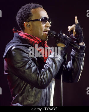 John Legend wird in Konzert in der RIMAC Arena auf dem Campus der Universität von Kalifornien, San Diego, in La Jolla, Kalifornien am 16. Januar 2009. Die Leistung des Legende an der UCSD ist Teil seiner 'Evolver' World Tour. (UPI Foto/Roger Williams). Stockfoto