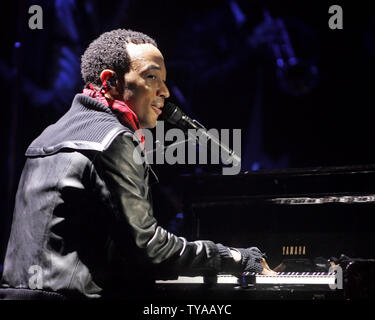 John Legend wird in Konzert in der RIMAC Arena auf dem Campus der Universität von Kalifornien, San Diego, in La Jolla, Kalifornien am 16. Januar 2009. Die Leistung des Legende an der UCSD ist Teil seiner 'Evolver' World Tour. (UPI Foto/Roger Williams). Stockfoto