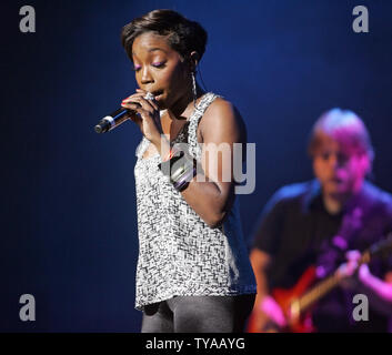 Estelle erscheint in Konzert in der RIMAC Arena auf dem Campus der Universität von Kalifornien, San Diego, in La Jolla, Kalifornien am 16. Januar 2009. Der Sänger ist die Durchführung an der UCSD als Teil von John Legend's 'Evolver' World Tour. (UPI Foto/Roger Williams). Stockfoto