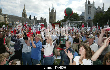 Rund 5.000 pro Jagd Demonstranten aus dem ganzen Land zu hören Reden am Tag der Abstimmung des Europäischen Parlaments wurde der Fuchsjagd in ganz Großbritannien zu verbieten. (UPI Foto/Hugo Philpott) Stockfoto