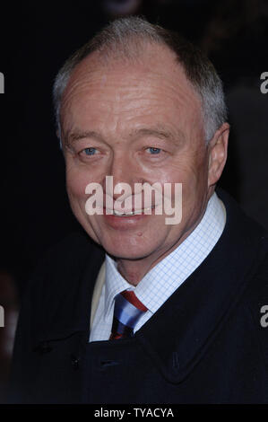 Der Bürgermeister von London, Ken Livingstone nimmt an der britischen Premiere von 'Match Point' im Curzon Mayfair in London am 18. Dezember 2005. (UPI Foto/Rune Hellestad) Stockfoto