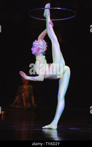 Cirque du Soleil "Alegria" kehrt für einen zweiten Durchlauf in der Royal Albert Hall in London am 4. Januar 2006. (UPI Foto/Rune Hellestad) Stockfoto