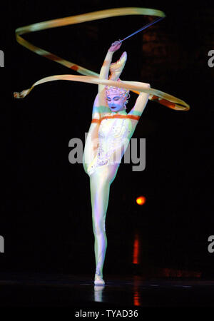 Cirque du Soleil "Alegria" kehrt für einen zweiten Durchlauf in der Royal Albert Hall in London am 4. Januar 2006. (UPI Foto/Rune Hellestad) Stockfoto