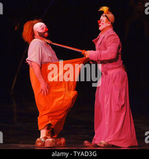 Cirque du Soleil "Alegria" kehrt für einen zweiten Durchlauf in der Royal Albert Hall in London am 4. Januar 2006. (UPI Foto/Rune Hellestad) Stockfoto