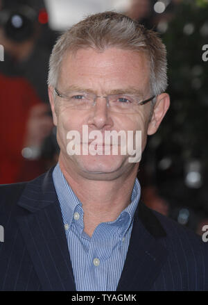 Der britische Regisseur Stephen Daldry besucht die "Evening Standard Theater Awards' im Savoy Hotel in London am 27. November 2006. (UPI Foto/Rune Hellestad) Stockfoto