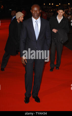 Amerikanischer Schauspieler Djimon Hounsou besucht die Europäische Premiere von 'Blood Diamond' im Odeon, Leicester Square in London am 23. Januar 2007. (UPI Foto/Rune Hellestad) Stockfoto