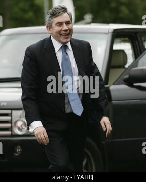 Der britische Schatzkanzler Gordon Brown kommt an pitsea Freizeitzentrum in Basildon, England am ersten Tag seiner Kampagne die neue britische Prime Minister am 11. Mai 2007. Premierminister Tony Blair offiziell Schritt aus dem Amt am 27. Juni 2007. (UPI Foto/Hugo Philpott) Stockfoto