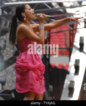 Kanadische Sängerin Nelly Furtado führt im "Konzert für Diana' im Wembley Stadion in London am 1. Juli 2007. (UPI Foto/Rune Hellestad) Stockfoto