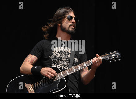 Dave Grohl führt mit Foo Fighters in der 'V Festival" in Hylands Park, Chelmsford in London am 18. August 2007. (UPI Foto/Rune Hellestad) Stockfoto