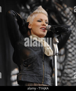 Rosa führt in der 'V Festival" in Hylands Park, Chelmsford in London am 18. August 2007. (UPI Foto/Rune Hellestad) Stockfoto