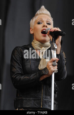 Rosa führt in der 'V Festival" in Hylands Park, Chelmsford in London am 18. August 2007. (UPI Foto/Rune Hellestad) Stockfoto