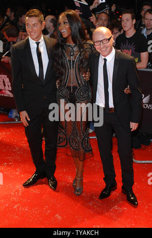 Britische Modell Naomi Campbell und der italienischen Designer Domenico Dolce und Stefano Gabbana besuchen die Warovski Fashion Rocks 'Gala in London am 18. Oktober 2007. (UPI Foto/Rune Hellestad) Stockfoto