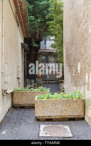 Mougins, Frankreich - April 03, 2019: Mougins ist eine Gemeinde im Südosten von Frankreich, ist ein großer Platz, der touristischen Attraktionen mit vielen Kunstgalerien, Ca Stockfoto