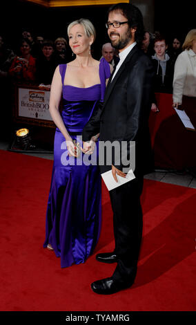 Britische Autorin JK Rowling und ihr Mann Neil Murray nehmen an der "British Book Awards" am Grosvenor House in London am 9. April 2008. (UPI Foto/Rune Hellestad) Stockfoto