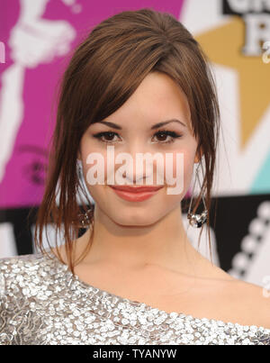 Die amerikanische Sängerin und Schauspielerin Demi Lovato besucht die Europäische Premiere von "Camp Rock" in der Royal Festival Hall in London am 10. September 2008. (UPI Foto/Rune Hellestad) Stockfoto