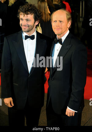 Der britische Schauspieler Michael Sheen und amerikanische Regisseur Ron Howard an der Premiere von 'Frost/Nixon' bei der Times BFI London Film Festival im Odeon, Leicester Square in London am 15. Oktober 2008. (UPI Foto/Rune Hellestad) Stockfoto