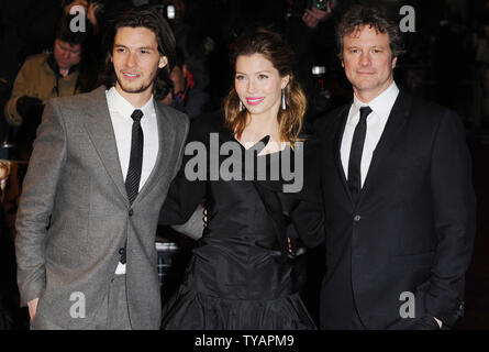 Die amerikanische Schauspielerin Jessica Biel und der britische Schauspieler Ben Barnes (L) und Colin Firth an der Premiere von "Easy Virtue" bei der Times BFI London Film Festival im Odeon West End, den Leicester Square in London am 28. Oktober 2008. (UPI Foto/Rune Hellestad) Stockfoto