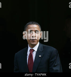 Vermutliches demokratischen Präsidentschaftskandidaten Senator Barack Obama (D-IL) kommt in Downing Street 10 für ein Treffen mit dem britischen Premierminister Gordon Brown in London am Juli, 26 2008. (UPI Foto/Hugo Philpott) Stockfoto