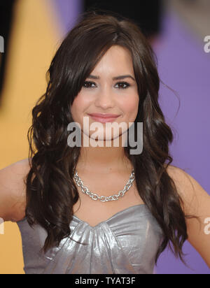 Die amerikanische Sängerin und Schauspielerin Demi Lovato nimmt an der Premiere von "Hannah Montana" im Odeon, Leicester Square in London am 23. April 2009. (UPI Foto/Rune Hellestad) Stockfoto