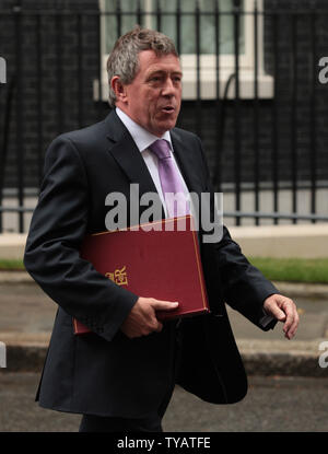 Minister für lokale Behörden und Gemeinschaften John Denham Blätter Nr. 10 Downing Street nach der Kabinettssitzung mit dem britischen Premierminister Gordon Brown in London am 9. Juni 2009. Premierminister Brown hat einige neue Termine in sein Kabinett nach der Kritik an seiner Führung. (UPI Foto/Hugo Philpott) Stockfoto