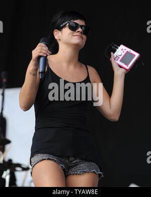 Die britische Sängerin Lily Allen führt auf dem V-Festival im Hylands Park in Chelmsford am 22. August 2009. UPI/Rune Hellestad Stockfoto