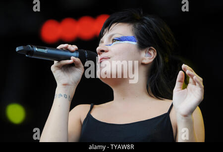 Die britische Sängerin Lily Allen führt auf dem V-Festival im Hylands Park in Chelmsford am 22. August 2009. UPI/Rune Hellestad Stockfoto