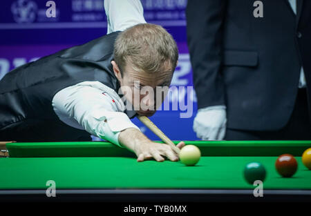 Wuxi in der chinesischen Provinz Jiangsu. 26 Juni, 2019 Jack Lisowski konkurriert während 2019 Snooker Wm-group Phase Match zwischen Kyren Wilson/Jack Lisowski von England und Hossein Vafaei/Soheil Vahedi des Iran in Wuxi in der Provinz Jiangsu im Osten Chinas, 26. Juni 2019. Quelle: Xinhua/Alamy leben Nachrichten Stockfoto