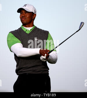 American Tiger Woods auf dem 13 Loch am zweiten Tag der offenen Meisterschaft in St. Andrews, Schottland am 16. Juli 2010. UPI/Hugo Philpott Stockfoto