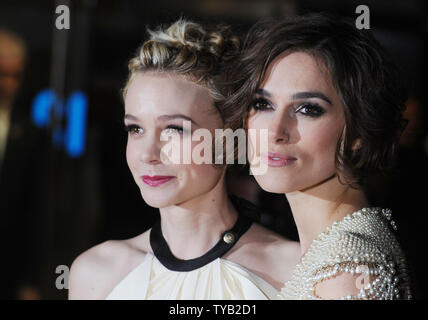 Die britische Schauspielerin Carey Mulligan und Keira Knightley an der Premiere von "Never Let Me Go" im Odeon, Leicester Square in London am 13. Oktober 2010. UPI/Rune Hellestad Stockfoto