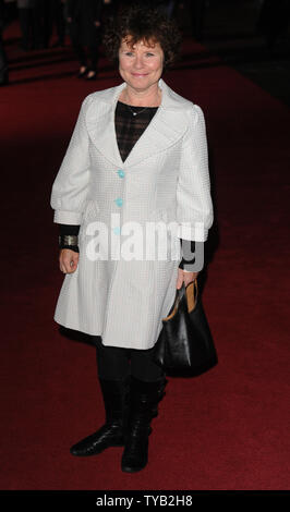 Britische Schauspielerin Imelda Staunton besucht die Premiere von "Ein weiteres Jahr' bei Vue, Leicester Square in London am 18. Oktober 2010. UPI/Rune Hellestad Stockfoto