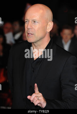 Amerikanische Schauspieler Bruce Willis besucht die Premiere von 'Rot' in der Royal Festival Hall in London am 19. Oktober 2010. UPI/Rune Hellestad Stockfoto