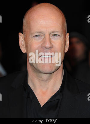 Amerikanische Schauspieler Bruce Willis besucht die Premiere von 'Rot' in der Royal Festival Hall in London am 19. Oktober 2010. UPI/Rune Hellestad Stockfoto