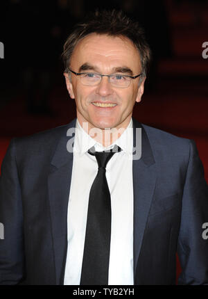 Der britische Regisseur Danny Boyle besucht die Premiere von "127 Stunden" im Odeon, Leicester Square in London am 28. Oktober 2010. UPI/Rune Hellestad Stockfoto