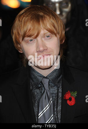 Der britische Schauspieler Rupert Grint besucht die Weltpremiere von "Harry Potter und die Heiligtümer des Todes' im Odeon und Empire, Leicester Square in London am 11. November 2010. UPI/Rune Hellestad Stockfoto