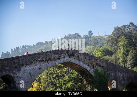 Römische Brücke, Cangas de Onis, Spanien Stockfoto