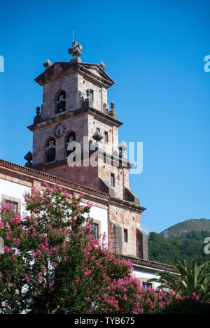Kirche Maria Himmelfahrt, Cangas de Onis, Spanien Stockfoto