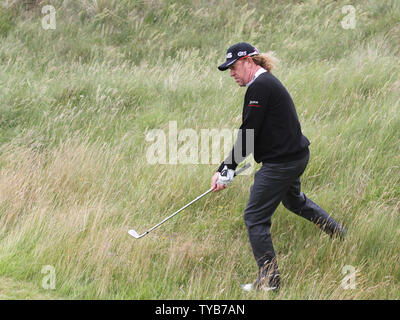 Der Spanier Miguel Angel Jimenez spielt Von der rauhen in der 140 offenen Meisterschaft in Royal St. Georges Golf Club Sandwich, England am Dienstag, 12. Juli 2011. UPI/Hugo Philpott Stockfoto