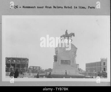 34636 - Denkmal in der Nähe von Gran Bolivar Hotel in Lima, Peru; Denkmal für José de San Martín in der Plaza San Martín in Lima, die sich in der Nähe des Hotel Bolivar entfernt. Der Bildhauer war Mariano Benlliure. Stockfoto