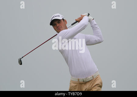 Der Deutsche Martin Kaymer zweigt weg auf dem 12 Loch am ersten Tag des 140. offene Meisterschaft in Royal St. Georges Golf Club Sandwich, England am Donnerstag, 14. Juli 2011. UPI/Hugo Philpott Stockfoto