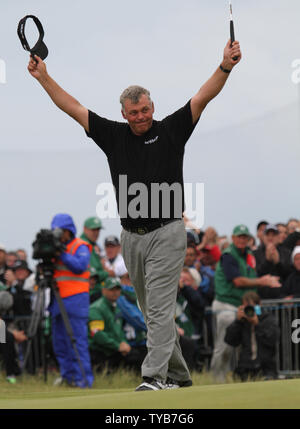 Nordirlands Darren Clarke feiert 140. Öffnen Sie den Gewinn der Meisterschaft in Royal St. Georges Golf Club Sandwich, England am Sonntag, 17. Juli 2011. UPI/Hugo Philpott Stockfoto