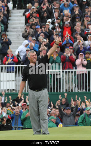 Nordirlands Darren Clarke feiert 140. Öffnen Sie den Gewinn der Meisterschaft in Royal St. Georges Golf Club Sandwich, England am Sonntag, 17. Juli 2011. UPI/Hugo Philpott Stockfoto