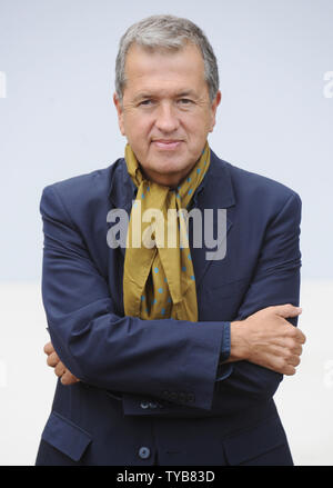 Peruanische Fotograf Mario Testino besucht Burberry Prorsum Frühjahr/Sommer 2012 Catwalk Show auf der Fashion Week in London am 19. September 2011. UPI/Rune Hellestad Stockfoto