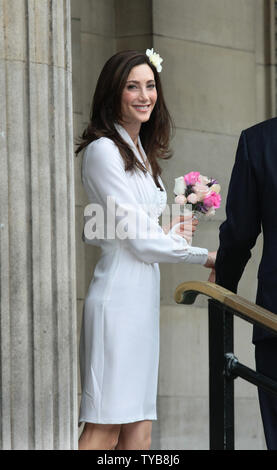 Amerikanische Nancy Shevell kommt für ihre Hochzeit Musiker Paul McCartney an Marylebone Register Office in London am Sonntag 09 Oktober 2011. Es war Paul McCartney's dritte Hochzeit und am selben Ort wie seine erste Frau Linda. UPI/Hugo Philpott Stockfoto