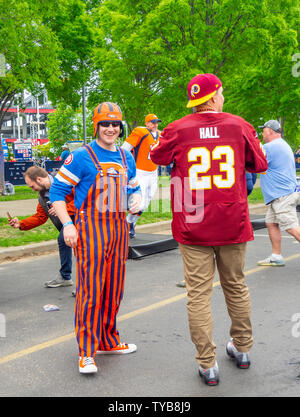 Cincinnati Bengals Football Fan in Cosplay Kostüm im NFL Draft 2019 Nissan Stadium, Nashville, Tennessee, USA. Stockfoto