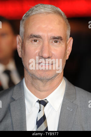 Der deutsche Regisseur Roland Emmerich besucht die Premiere von 'Anonym' am BFI London Film Festival im Empire, Leicester Square in London am 25. Oktober 2011. UPI/Rune Hellestad Stockfoto