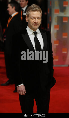 Der britische Schauspieler Kenneth Branagh kommt für den BAFTA Awards in London am Sonntag, den 12. Februar 2012. UPI/Hugo Philpott Stockfoto