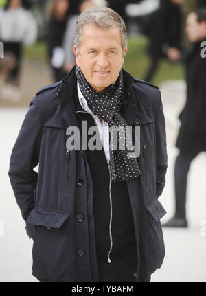 Peruanische Fotograf Mario Testino besucht Burberry Prorsum Herbst/Winter 2012 Modenschau auf der Fashion Week in London am 20. Februar 2012. UPI/Rune Hellestad Stockfoto