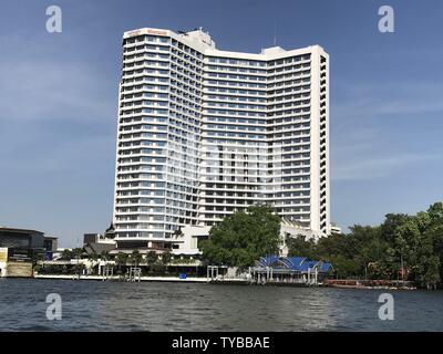 Royal Orchid Sheraton Hotel & Towers auf dem Chao Phraya in Bangkok | Verwendung weltweit Stockfoto